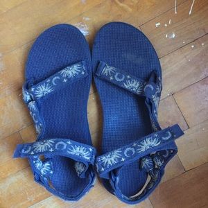 Teva size 8 sun/moon sandals